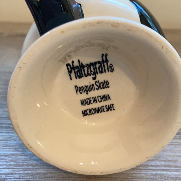 Pfaltzgraff collectibles penguin skate covered mug NWOT - Picture 5 of 16